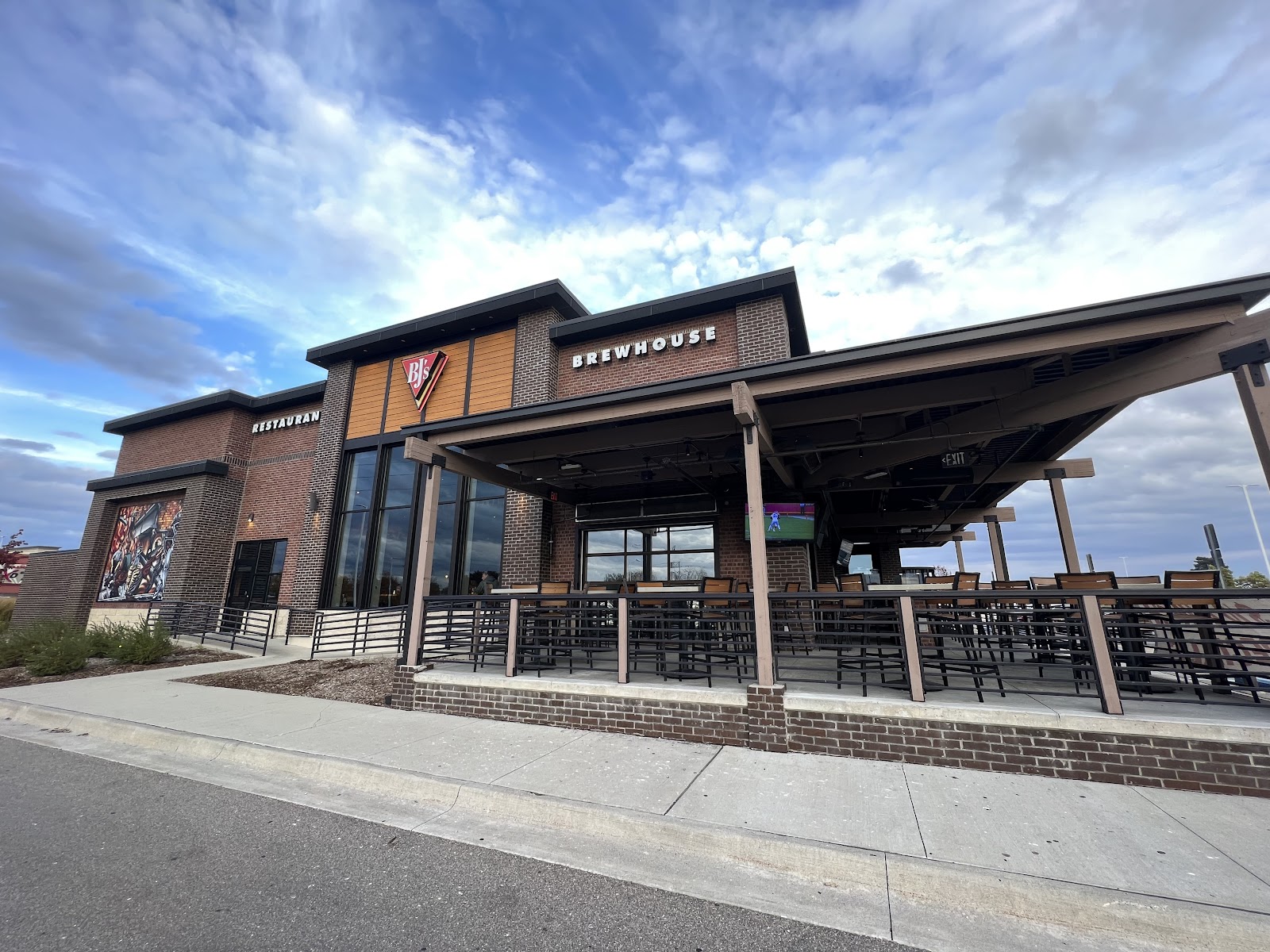 BJ's Restaurant & Brewhouse in Taylor