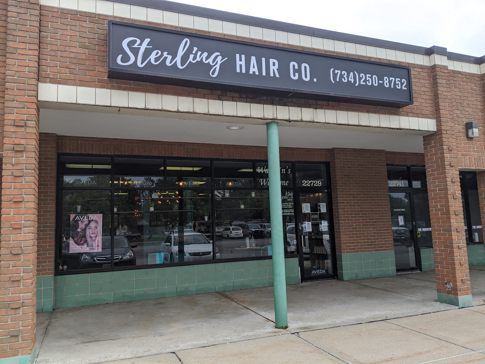 Look Sharp in Taylor: Cuts, Color and Nails