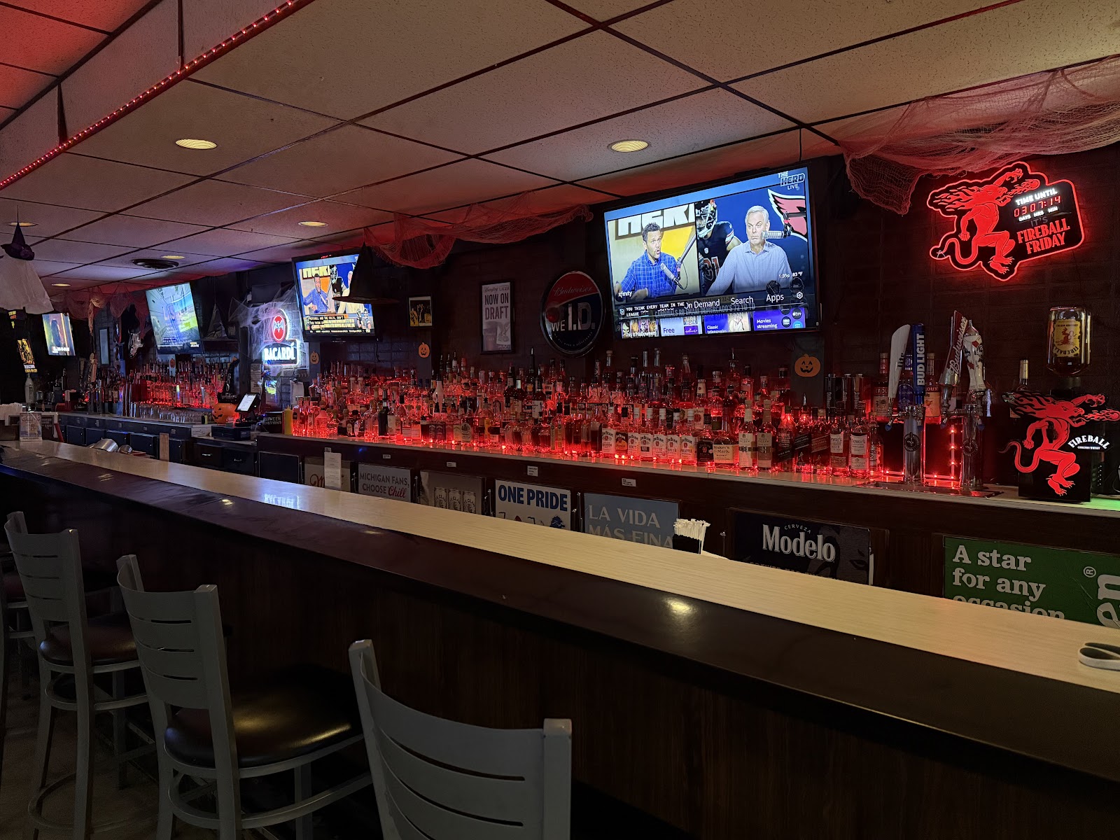 Taylor AC Lounge in Taylor